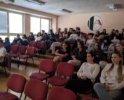 ziaci v aule